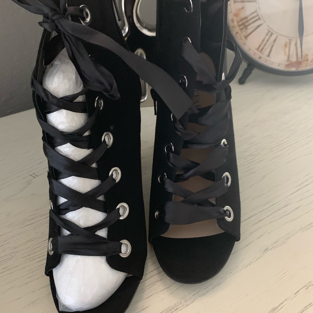 Shoe dazzle Black lace up heel boot